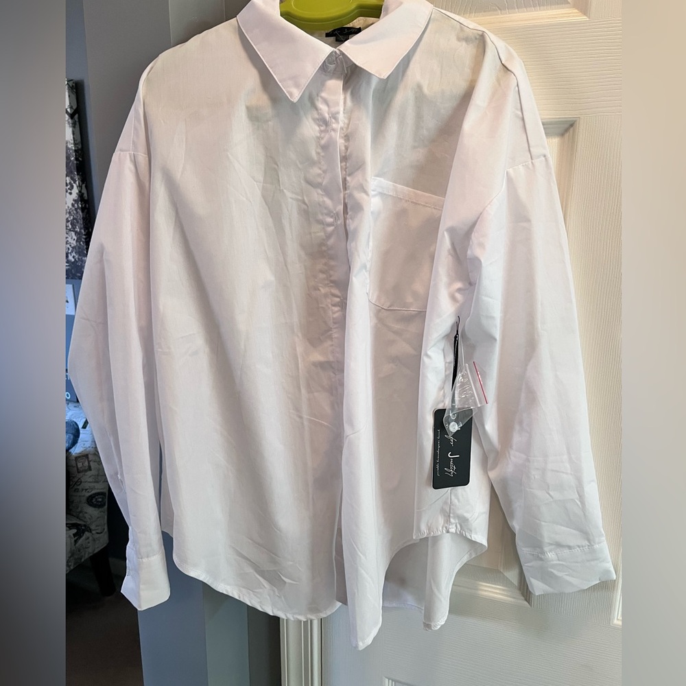 NWT. White Women’s Shirt